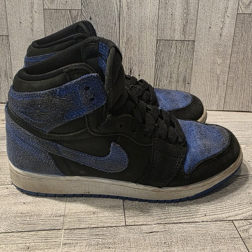 Nike Black and Blue High-Top Sneakers Suze 4y